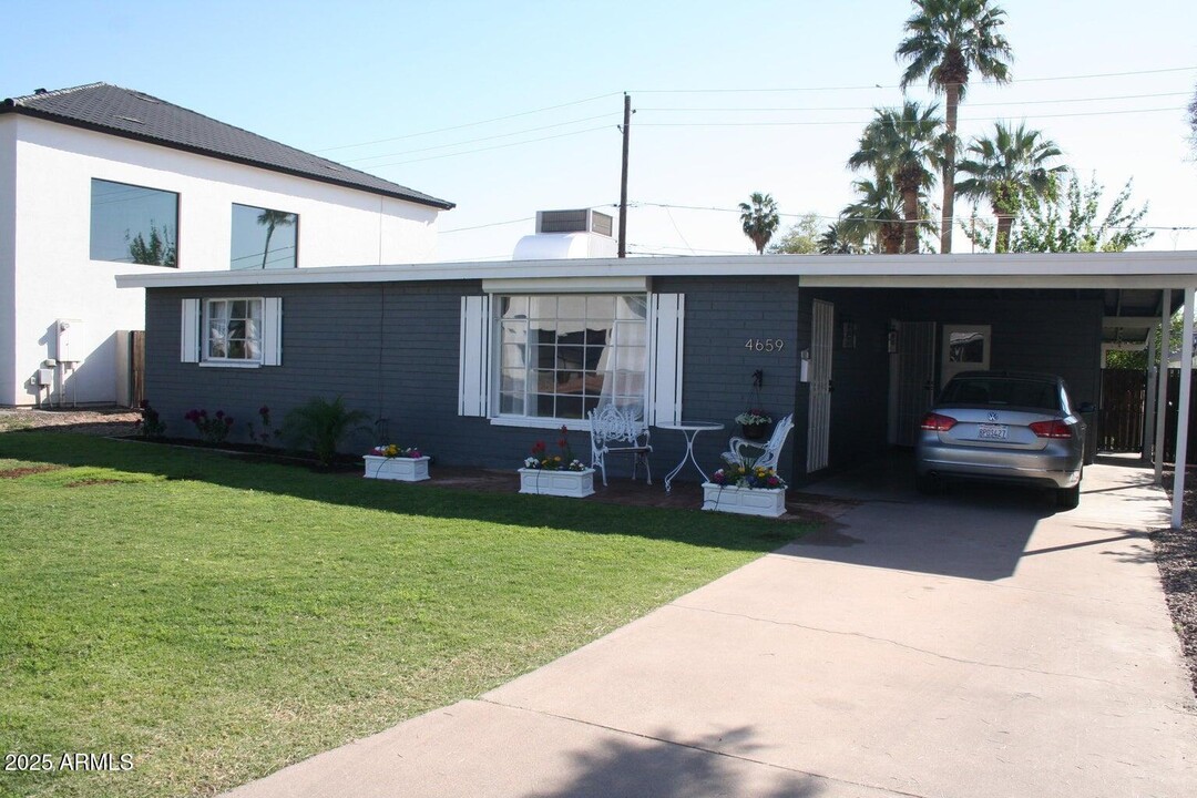 4659 E Montecito Ave in Phoenix, AZ - Building Photo