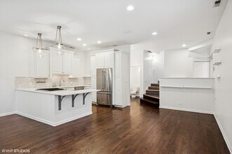 636 W Schubert Ave in Chicago, IL - Building Photo - Building Photo