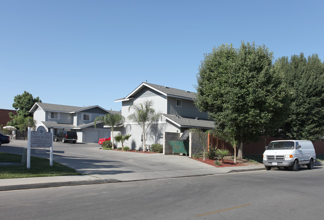 North Wood Townhomes in Lemoore, CA - Foto de edificio - Building Photo