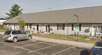 595 Meadows Dr in Grayling, MI - Building Photo