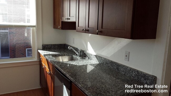 22 Commonwealth Terrace, Unit 2 in Boston, MA - Building Photo - Building Photo