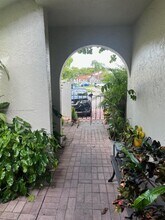 17919 NW 66th Ct in Hialeah, FL - Building Photo - Building Photo