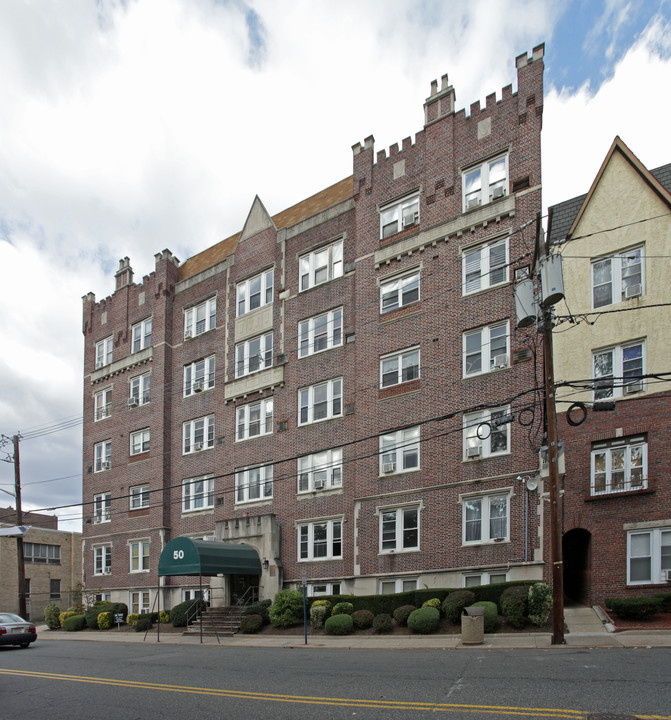 50 Anderson St in Hackensack, NJ - Building Photo