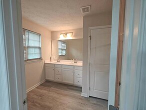 1329 Autumn Ridge Dr in Lebanon, OH - Building Photo - Building Photo