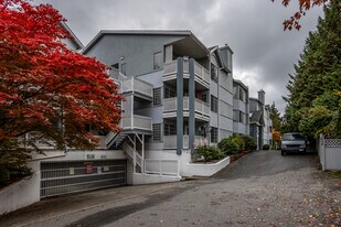 13910 101 Av in Surrey, BC - Building Photo