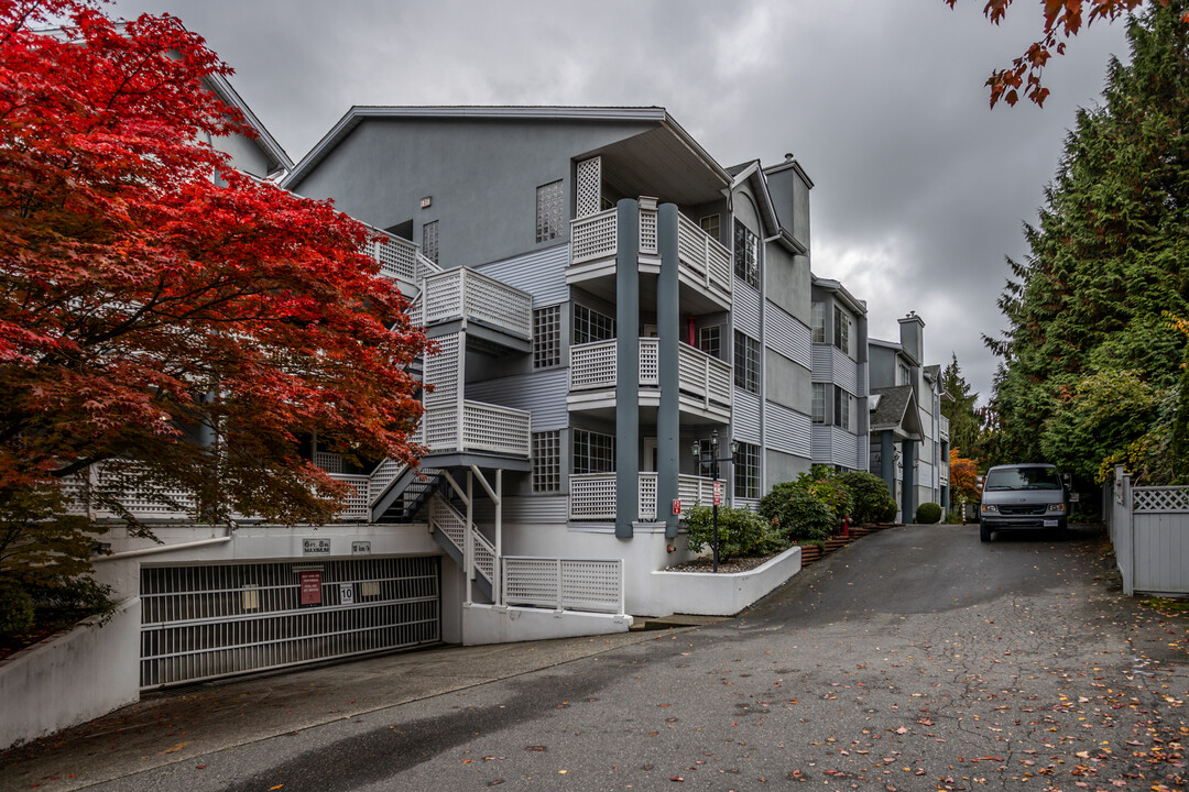 13910 101 Av in Surrey, BC - Building Photo