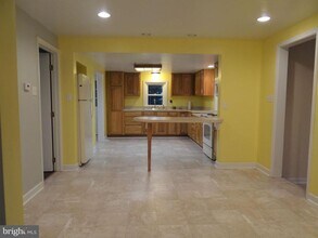 668 Broad St in Honey Brook, PA - Building Photo - Building Photo