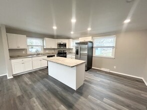 W147N8356 Manchester Dr in Menomonee Falls, WI - Building Photo - Building Photo