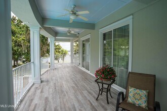 1085 Bayview Ave in Biloxi, MS - Building Photo - Building Photo