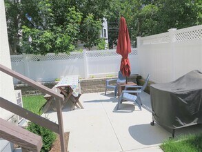 17 Dickson St, Unit 2 in Somerville, MA - Building Photo - Building Photo