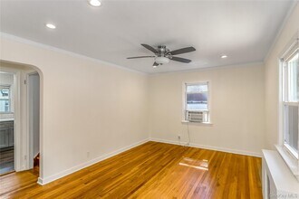 136 N 1st St in New Hyde Park, NY - Building Photo - Building Photo