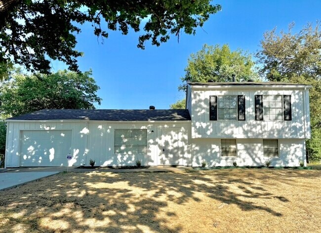 property at 10 Fairbrook Dr