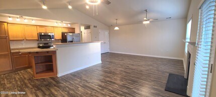 6503 Brook Bend Way in Louisville, KY - Building Photo - Building Photo