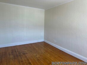 17-19 Washington St., Unit 512 in Malden, MA - Foto de edificio - Building Photo