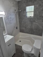 2911 NW 30th St in Miami, FL - Building Photo - Building Photo