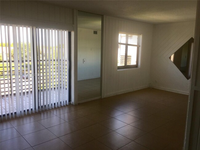 3720 N Pine Island Rd, Unit 434 in Sunrise, FL - Foto de edificio - Building Photo