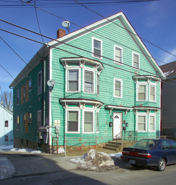 64 Tecumseh St in Fall River, MA - Building Photo