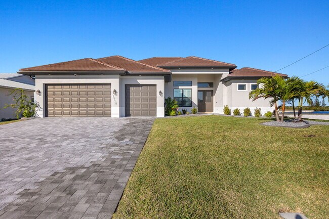 1718 NW 43rd Ave in Cape Coral, FL - Building Photo - Building Photo