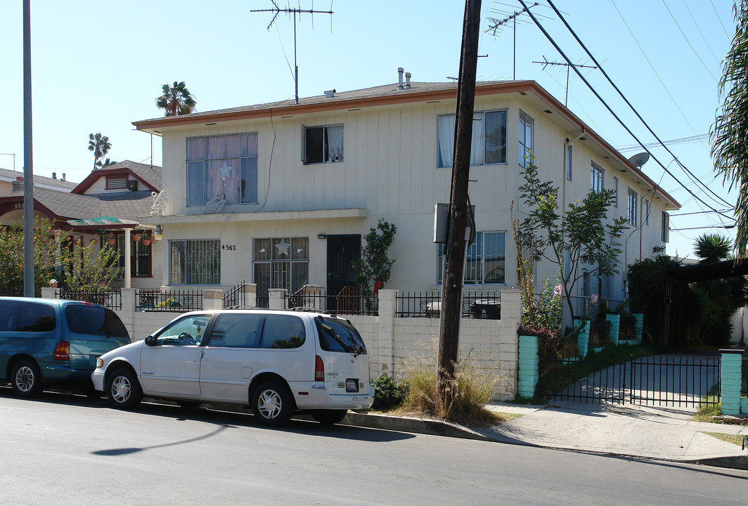 4562 Maplewood Ave in Los Angeles, CA - Building Photo