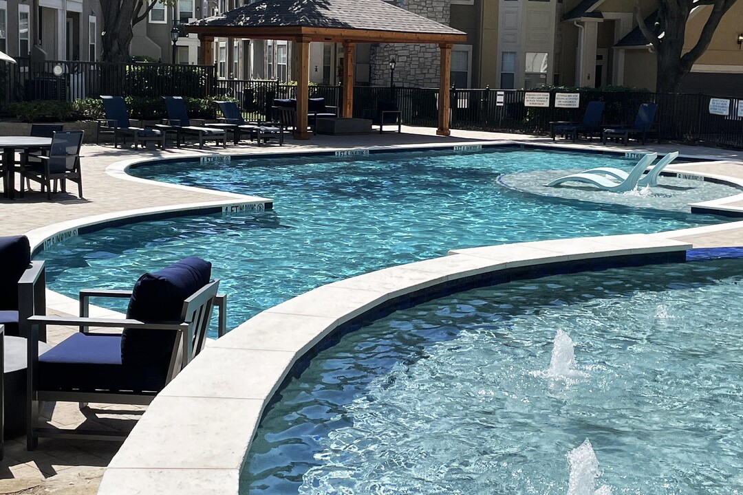 Preston Heights Apartments in Dallas, TX - Foto de edificio