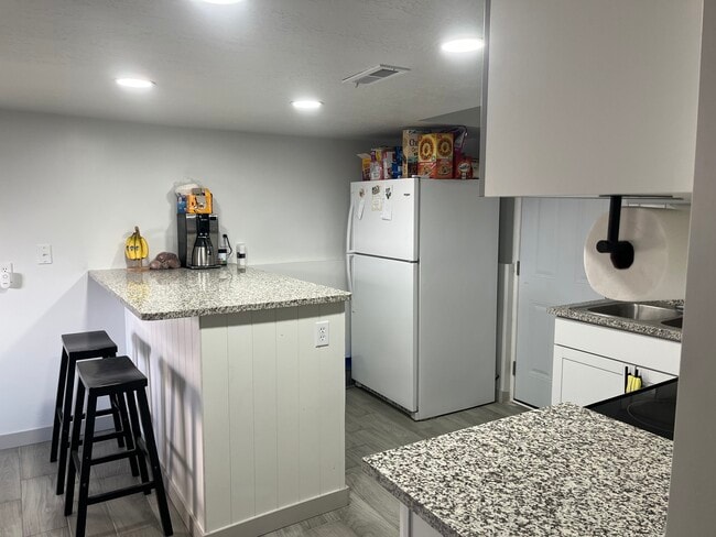 1202 N 250 E, Unit Basement in Layton, UT - Building Photo - Building Photo