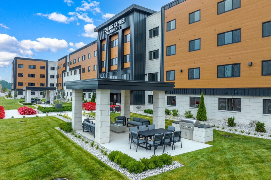 Sterling Center Apartments in Sterling Heights, MI - Foto de edificio