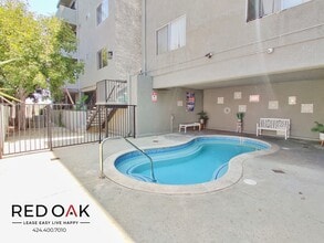 11817 Victory Blvd in Los Angeles, CA - Building Photo - Building Photo