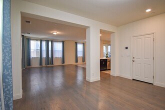 5206 Sea Glass Way in Sacramento, CA - Building Photo - Building Photo