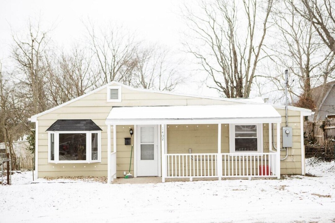 1402 S Woodlawn Ave in Bloomington, IN - Building Photo