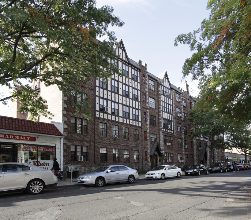 Pelnord Apartments in Pelham, NY - Foto de edificio