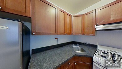 247 W 26th St in New York, NY - Building Photo - Building Photo