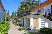 Building Photo - Wedgewood Apartamentos in Sacramento, California