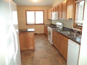 968 Prescott Dr in Rockford, IL - Building Photo - Building Photo