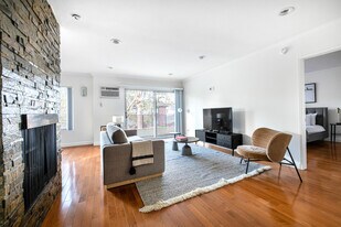 11908 Dorothy St in Los Angeles, CA - Building Photo