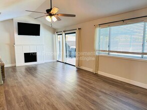 3095 Anderson Ave in Clovis, CA - Building Photo - Building Photo