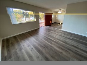 Park Holiday Apartments in San Jose, CA - Building Photo - Building Photo