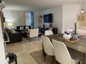 620 SW 111th Ave in Pembroke Pines, FL - Building Photo - Building Photo