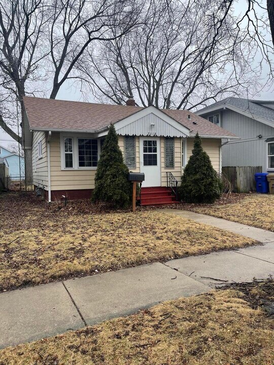 7018 35th Ave in Kenosha, WI - Building Photo