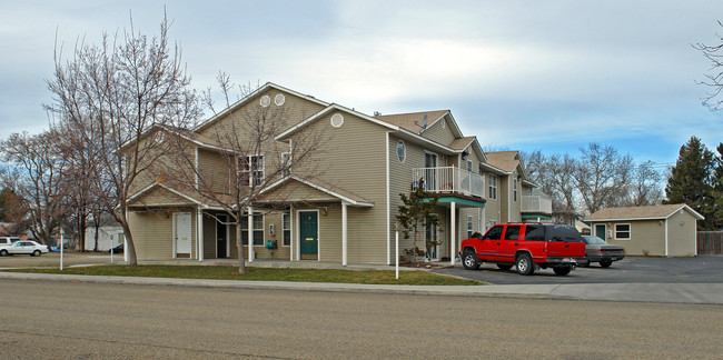 624 S 7th Ave in Caldwell, ID - Foto de edificio - Building Photo