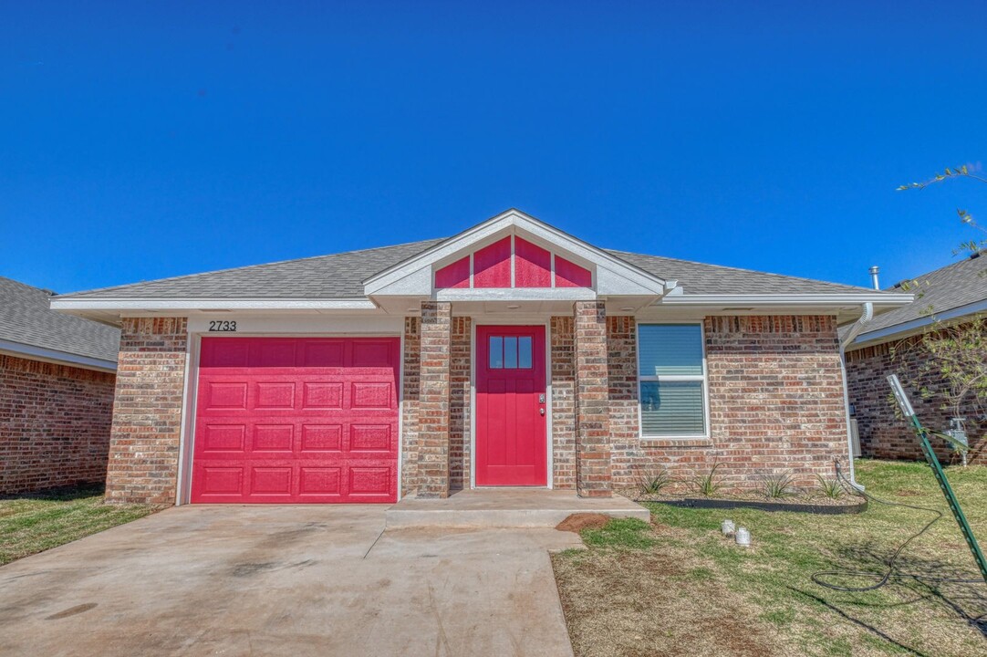 2733 Clifton Ter in Norman, OK - Building Photo