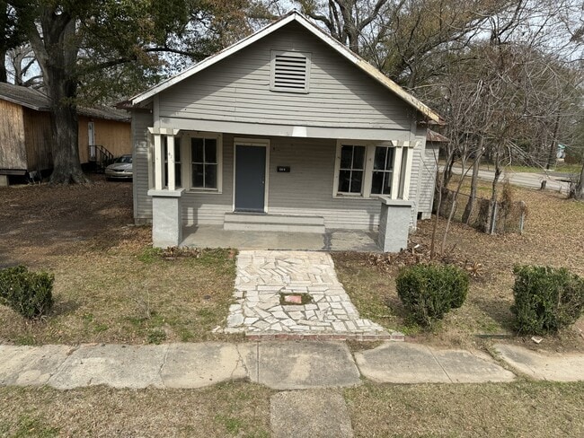 423 Sampson St