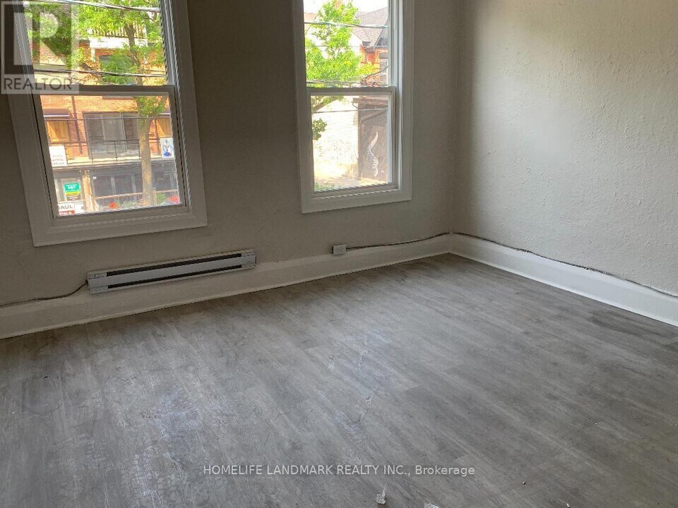 461 Parliament St in Toronto, ON - Building Photo