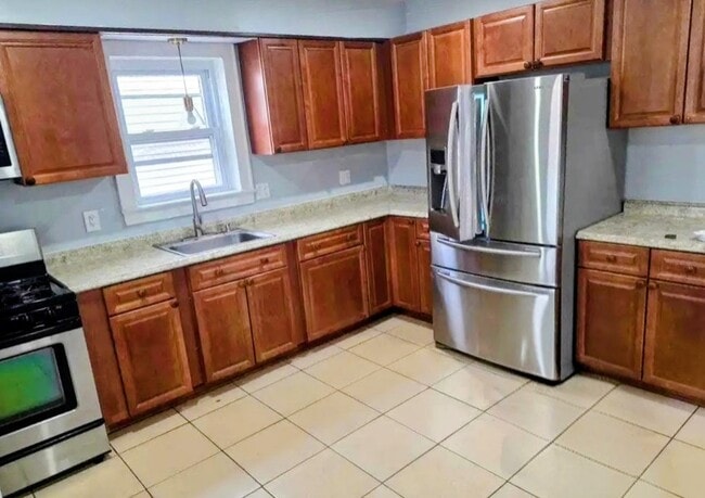 33 Glover Ave, Unit 2, Unit 2