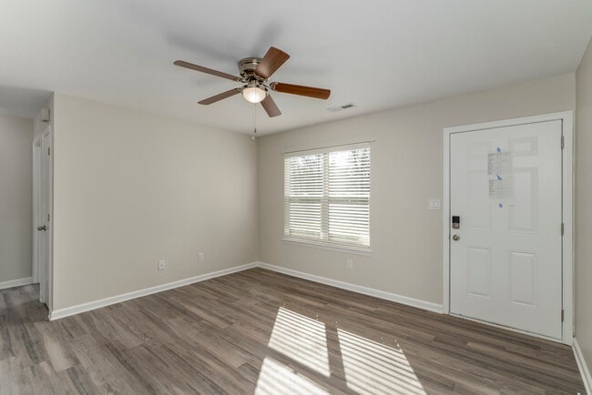 Gastonia Groves Apartment in Gastonia, NC - Foto de edificio - Interior Photo