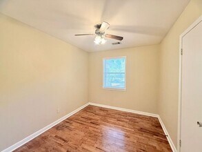 8920 Lewis St in Pensacola, FL - Foto de edificio - Building Photo