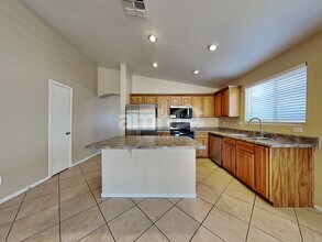 8110 S 48th Ln in Phoenix, AZ - Building Photo - Building Photo