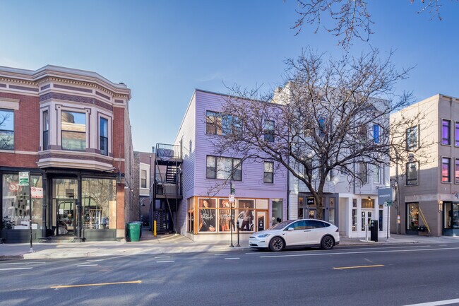 841 W Armitage Ave