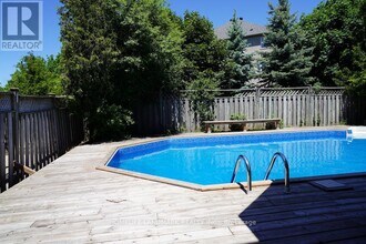 1165 Glenashton Dr in Oakville, ON - Building Photo - Building Photo