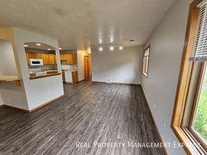 Spacious 3-bedroom, 1-bathroom apartment in Brandon, SD - Building Photo - Building Photo