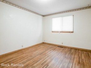 228 E 5th Ave in Hutchinson, KS - Building Photo - Building Photo